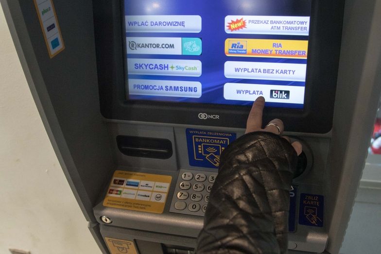 Poza płatnościami w internecie, najczęściej z BLIK-a korzystamy w bankomatach.