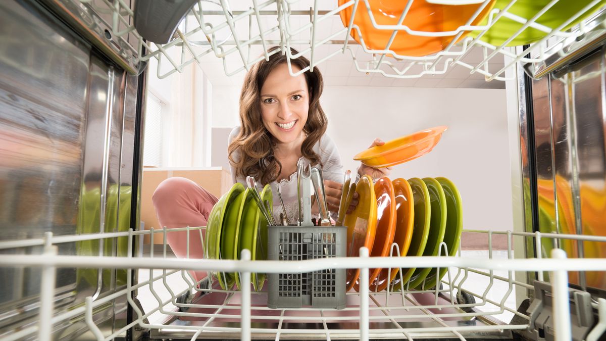 Zmywarka ułatwia życie. Ale czy się opłaca?