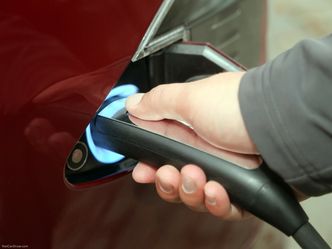 PiS chce niższej akcyzy od hybryd. Projekt już w Sejmie