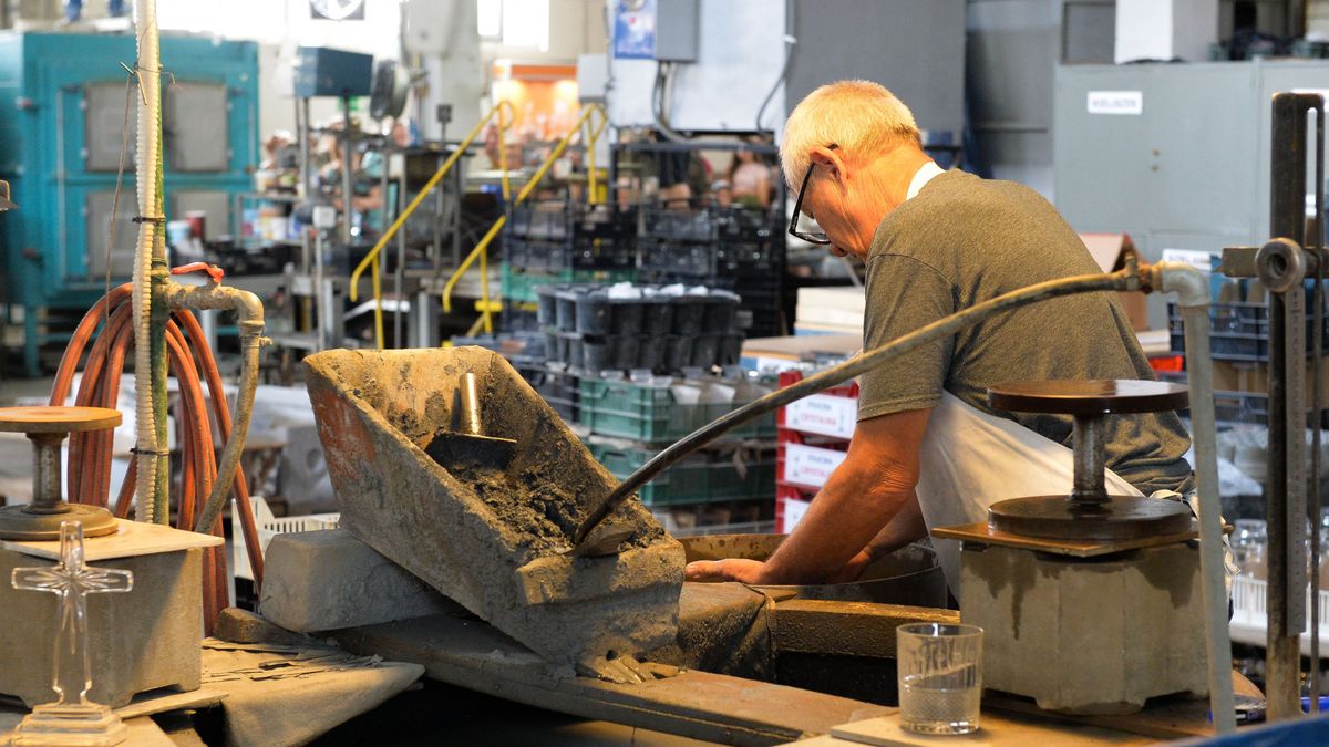 PMI dla przemysłu spadł, mimo optymistycznych prognoz.