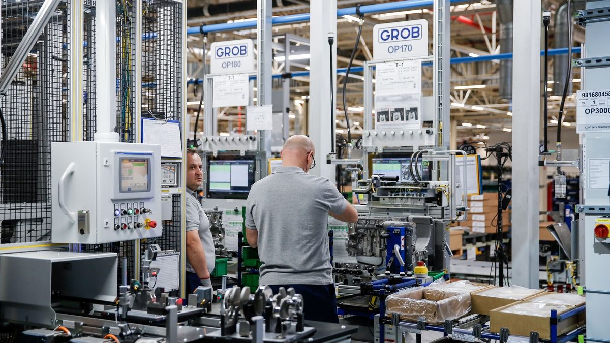 Wiele firm z powodu niedoboru pracowników musi sięgać na przykład po pracowników z Azji