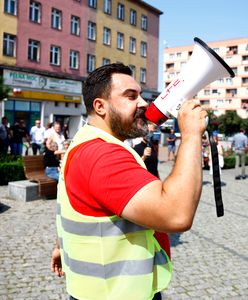 Marsz Równości w Zabrzu. Przyszedł sam organizator, wokół niego kilkudziesięciu policjantów