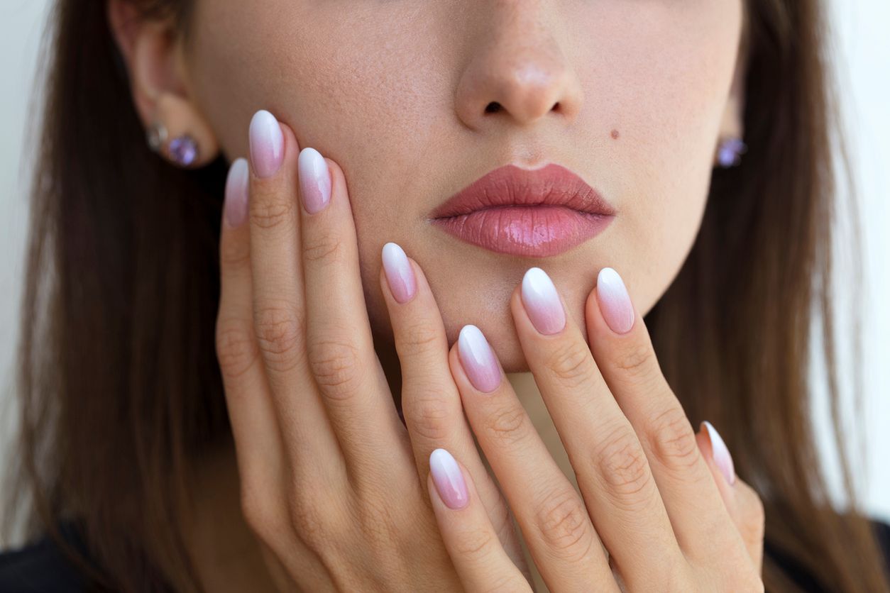 Manicure termiczny – idealny na lato