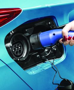 Unia Europejska stawia na hybrydy i samochody elektryczne. Głosowanie na początku października