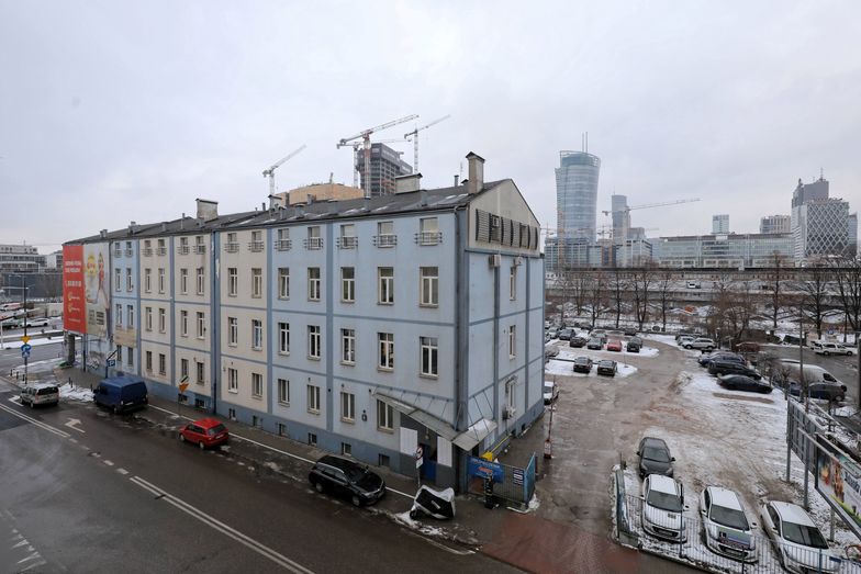 Budynek należący do spółki "Srebrna" na Srebrnej 16 w Warszawie