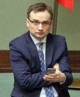 Ziobro wychodzi przed szereg i atakuje Dudę. Jeszcze niedawno był gotów pozostać w cieniu