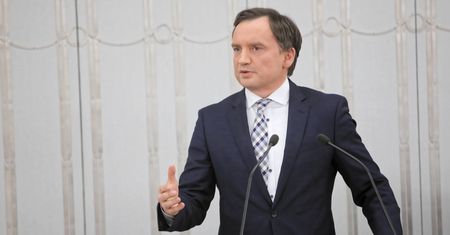 Senat debatuje nad ustawą dyscyplinującą sędziów. Zbigniew Ziobro o stanowisku rządu