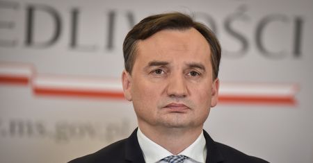 Koronawirus w Polsce. Zbigniew Ziobro tłumaczy, dlaczego obstaje przy wyborach 10 maja