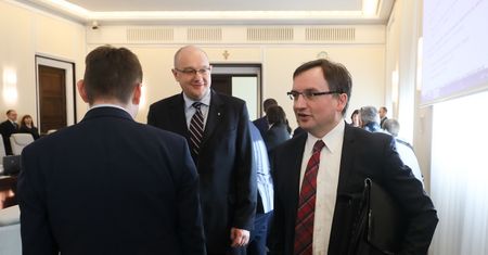 Ziobro za pan brat z Morawieckim. Miał zażądać posłuszeństwa od szefów państwowych spółek