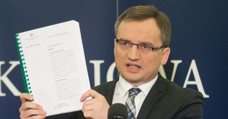 Trzaskowski komentuje decyzję Ziobry. "Powinni dostać wielki medal od pana Putina"