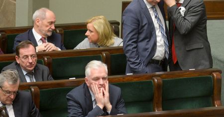 Ujawniamy jak pieniądze z państwowych spółek idą na wsparcie partii Ziobry i Gowina