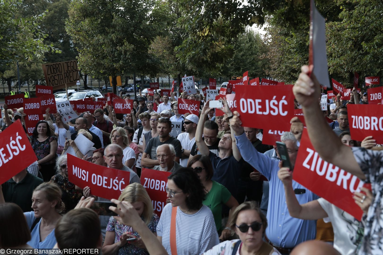 Warszawa. Demonstracja przed KPRM 