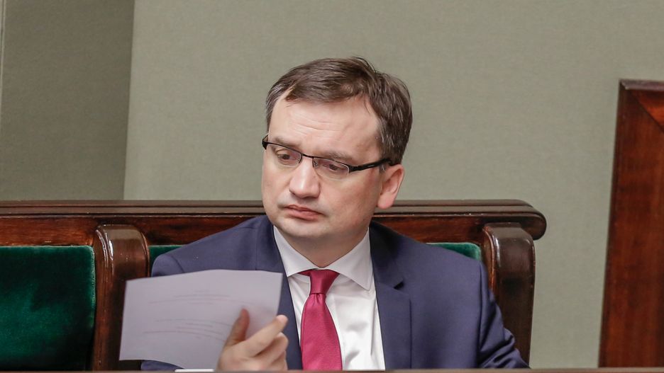 Ksiądz zarzucający biskupowi popełnienie przestępstwa trafił do szefa gabinetu politycznego Zbigniewa Ziobry