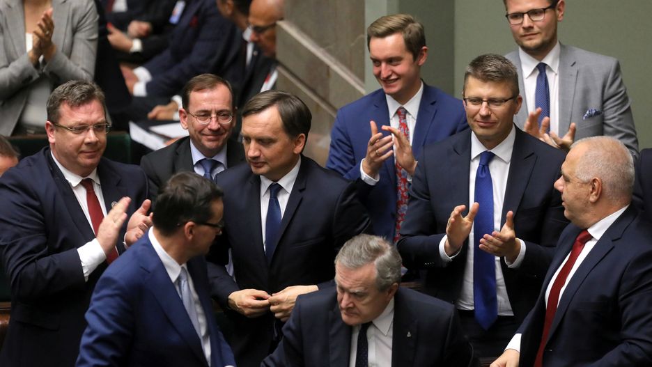 Wybory parlamentarne. Minister sprawiedliwości Zbigniew Ziobro po wygranym głosowaniu nad wotum zaufania.