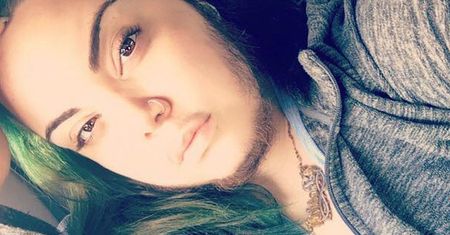 Dziewczyna przestała się golić. Poczuła dumę z brody