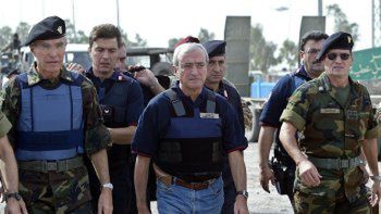 Antonio Martino (w środku)