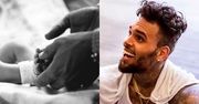 Chris Brown PO RAZ DRUGI ZOSTAŁ OJCEM! Pochwalił się... stópkami syna (FOTO)