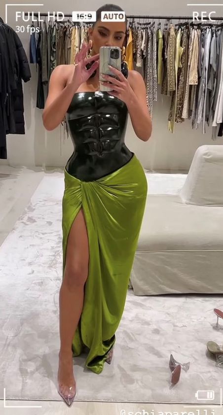 Kim Kardashian - stylizacja świąteczna