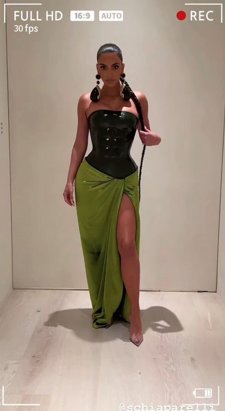 Kim Kardashian - stylizacja świąteczna