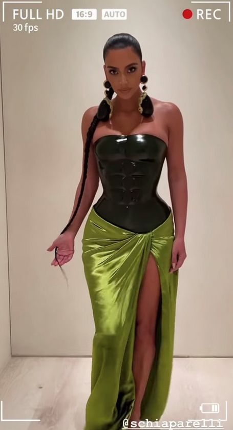 Kim Kardashian - stylizacja świąteczna