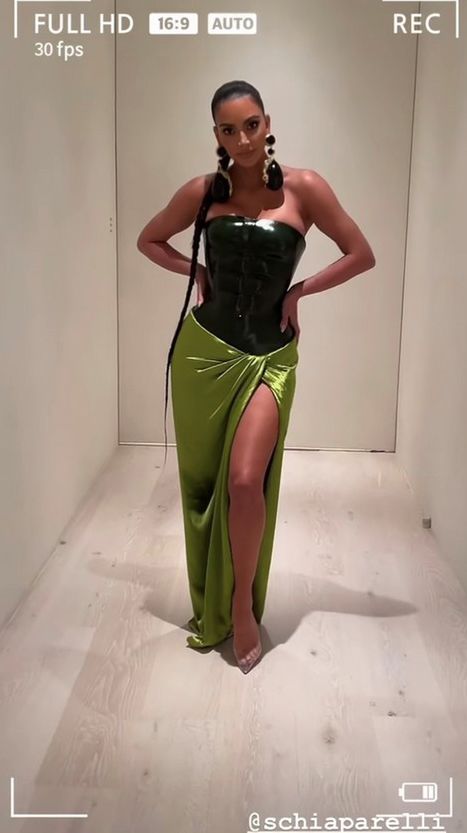 Kim Kardashian - stylizacja świąteczna