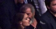 Mel Gibson z młodą dziewczyną na gali sportów walki. Dzieli ich duża różnica wieku