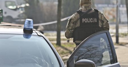 Ewakuacja szkoły w Gniewoszowie. Akcja CBŚP