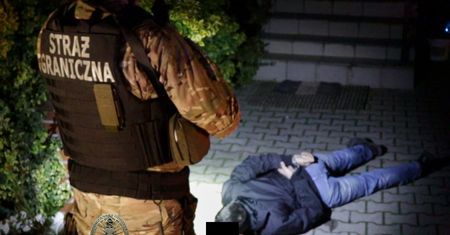 Akcja CBŚP. Rozbito gang przemytników ludzi. Wietnamczycy przewożeni w skrytkach