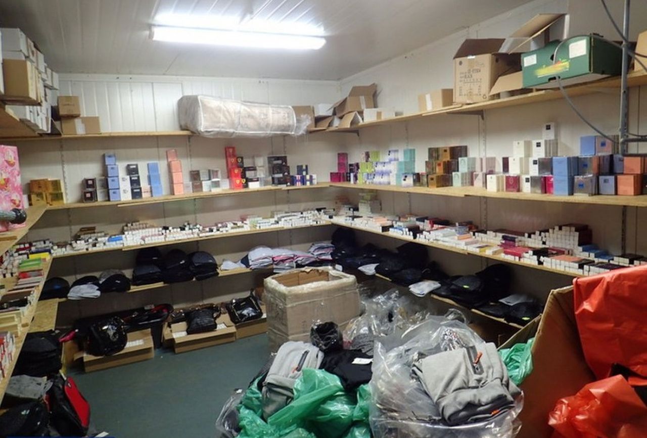 Podróbki perfum i odzieży za 3 miliony złotych. Wielka akcja CBŚP pod Łodzią