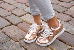 TRENDY 2017: błyszczące i metaliczne sneakersy do 159 zł