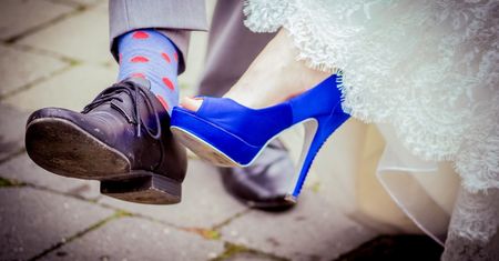 Buty na ślub nie muszą być białe. Proponujemy barwne modele w promocyjnych cenach