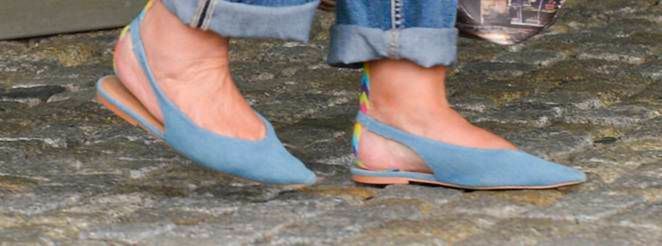 Dorota Wellman w prostej stylizacji - buty