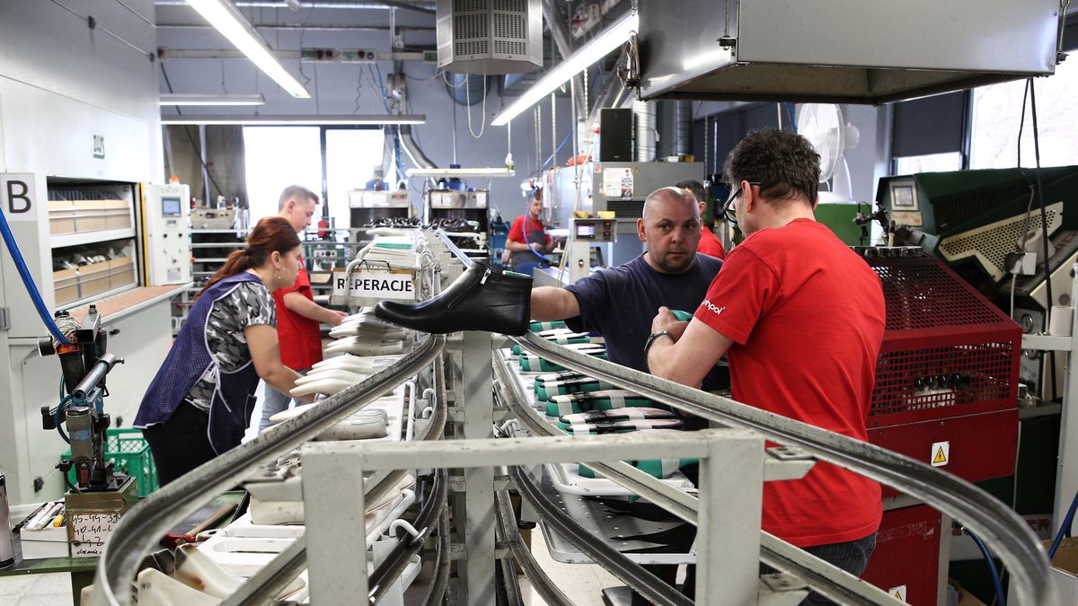 W Polsce produkuje się najmniej butów od 7 lat