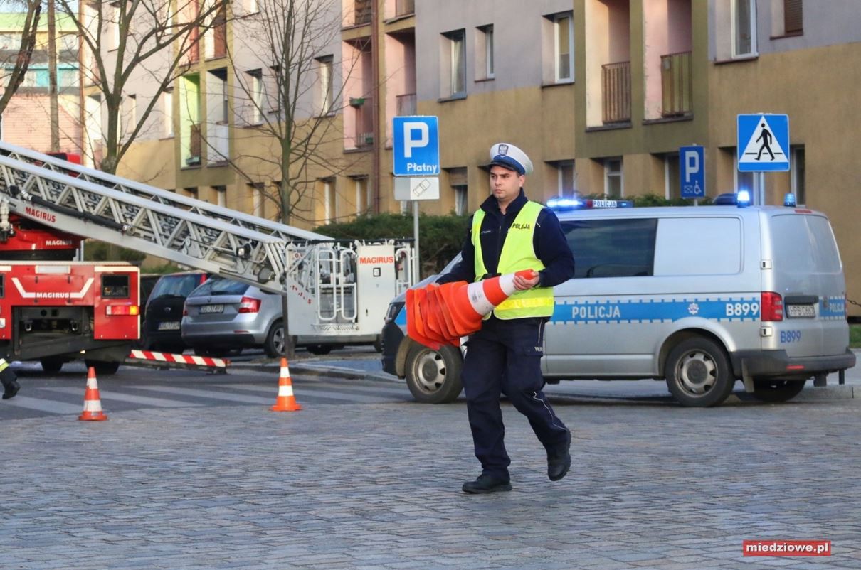 Głogów. Eksplozja w bloku mieszkalnym. Wypadły okna