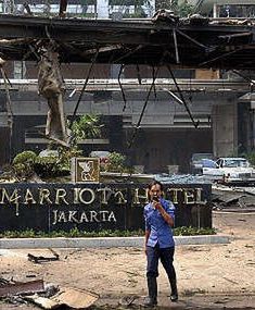 Wzrasta liczba zabitych w hotelu w Dżakarcie