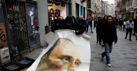 Władimir Putin jako superbohater. Wystawa rosyjskiego artysty w Turcji usunięta