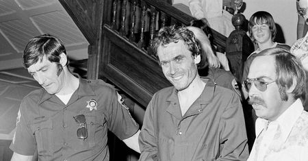 "Z powodu takich ludzi istnieje kara śmierci". Upiorna historia Teda Bundy'ego już na Netfliksie