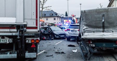 Niemcy. Porwał ciężarówkę, staranował 8 aut. To mógł być zamach