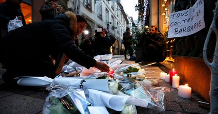 Strzały w Strasburgu. Krewni napastnika zatrzymani. Obława na strzelca trwa