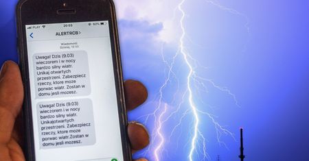 "Alert RCB nie działa". Eksperci krytycznie o SMS-owych ostrzeżeniach
