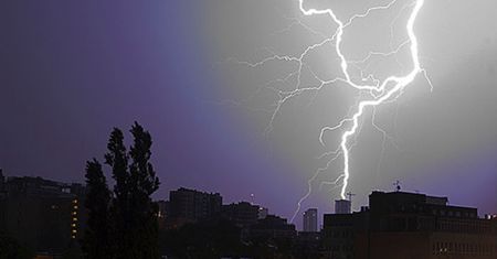 Upały nie ustają. Nad Polską przechodzą burze z gradem