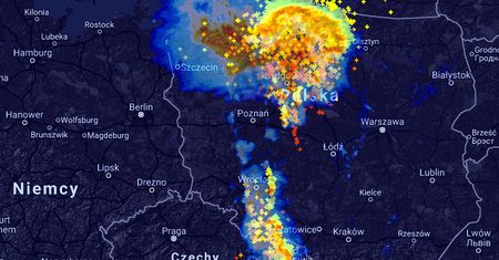 Ponad 150 tys. odbiorców bez prądu po wieczornych nawałnicach