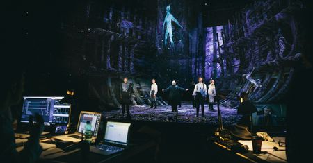Burza w szklance wody – czyli wirtualny aktor w klasycznym teatrze