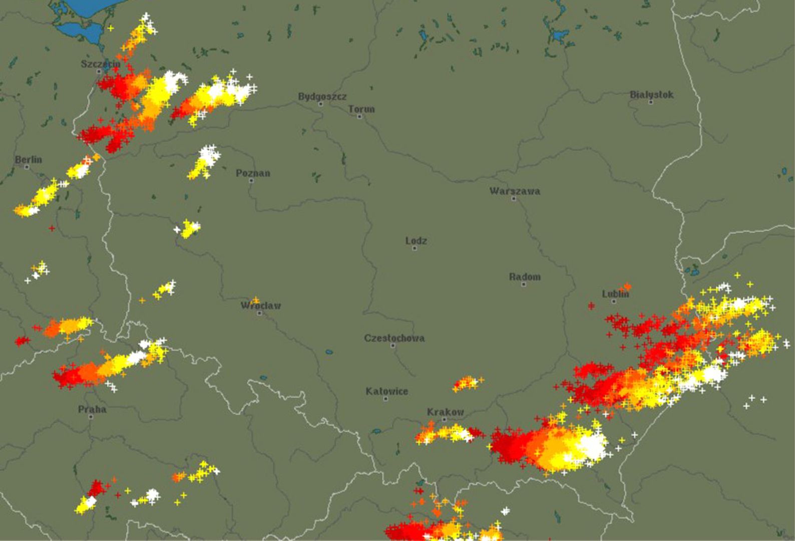 Pogoda. Po godz. 17 nad Polskę wkroczyła kolejna strefa burz