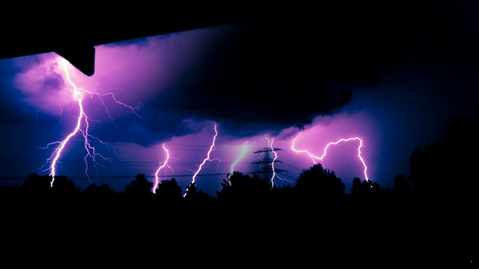 Zdjęcie burzy nad Warszawą