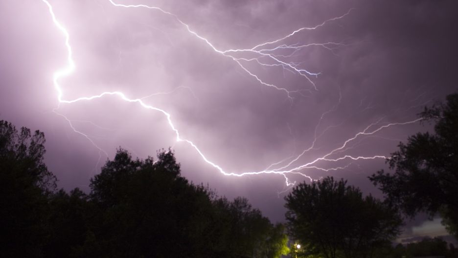Podczas burz powieje porywisty wiatr