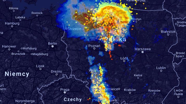 Front burzowy nad Polską - widok z godz. 23:50