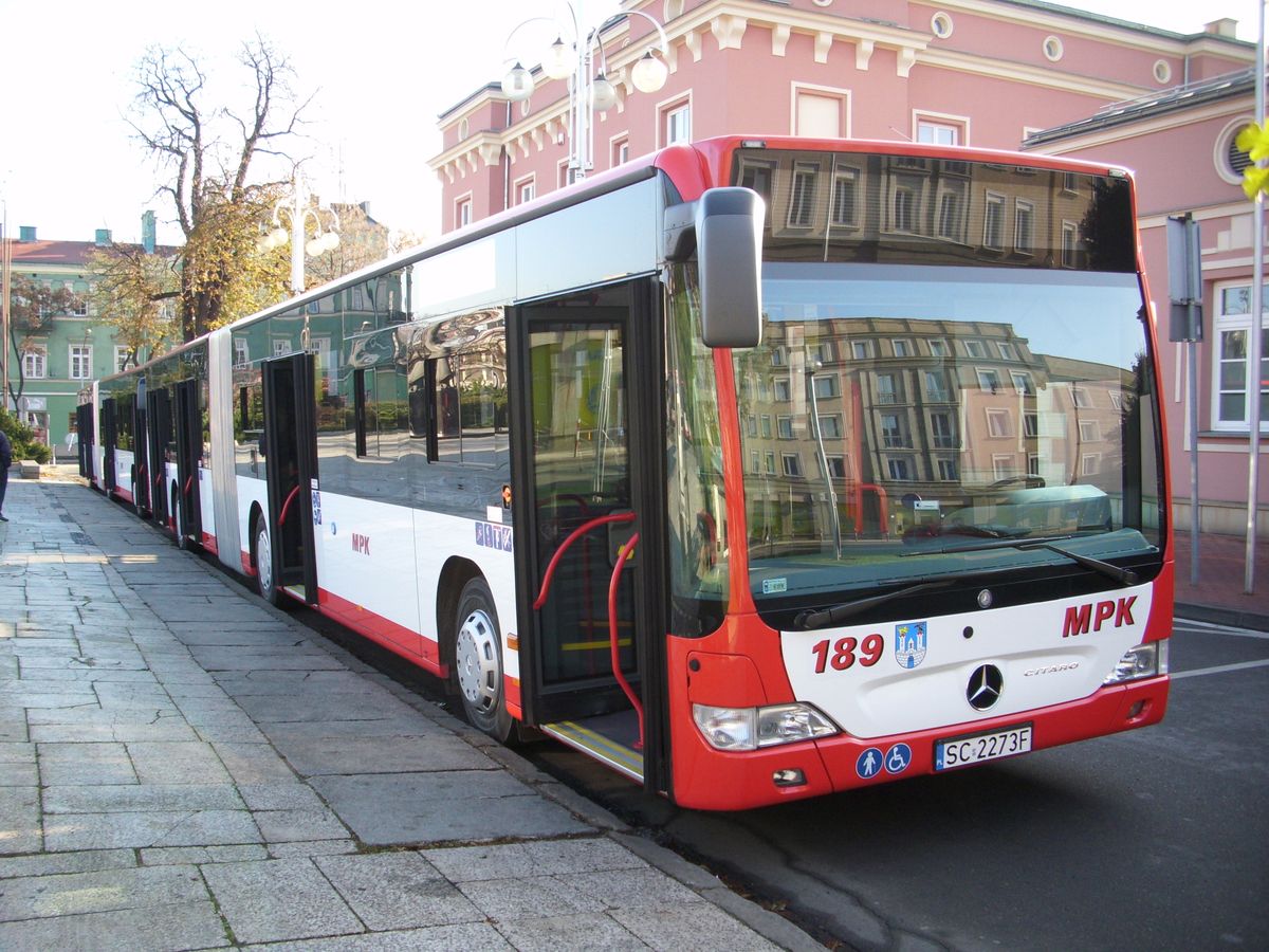 Wypadek autobusu w Częstochowie. Ranni narażeni na HIV