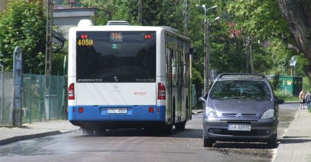 Zaatakował gazem łzawiącym, bo kierowca wymusił na nim pierwszeństwo