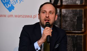 Wicedyrektor Muzeum Warszawy zdegradowany. Przez udostępnienie grafiki z nożem i Kaczyńskim